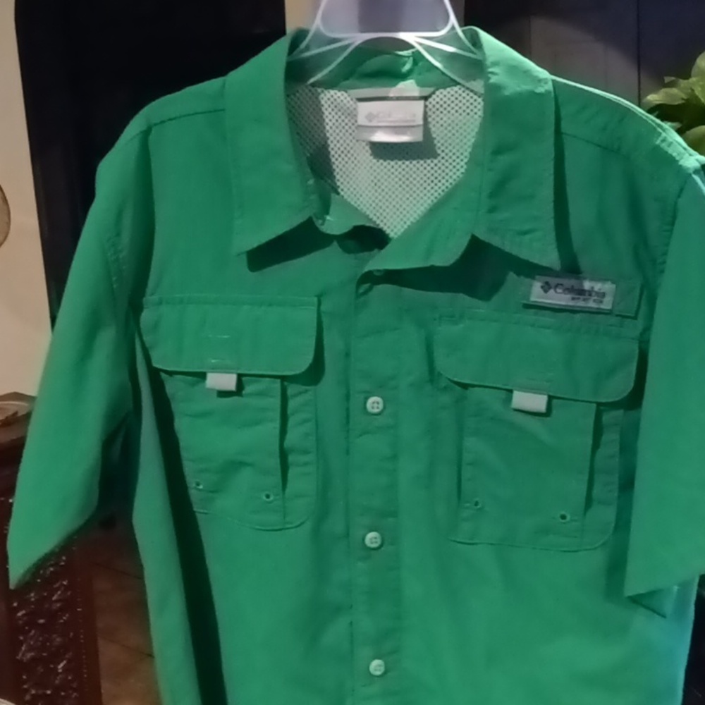 FINAL PRICE Columbia PFG kelly green s/s shirt w mesh backing, flap in back Lg